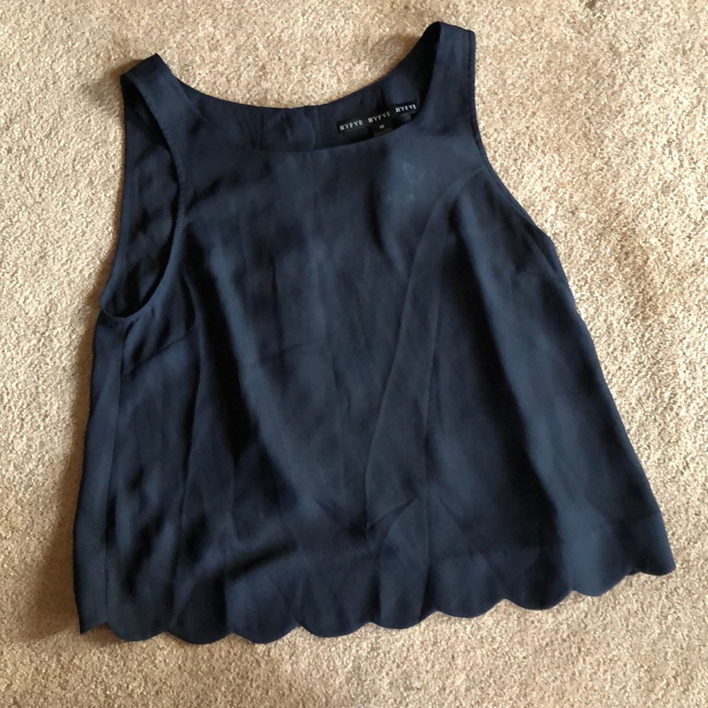 Scalloped tank